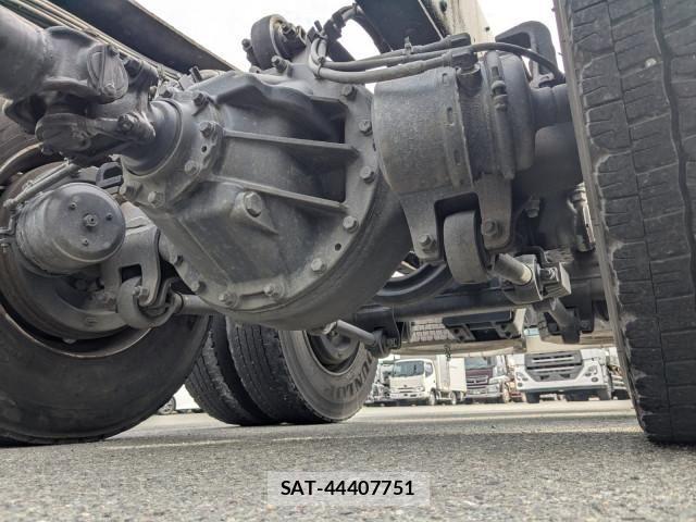 Nissan QUON 2015-08 4111156-9