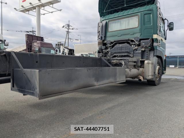 Nissan QUON 2015-08 4111156-12
