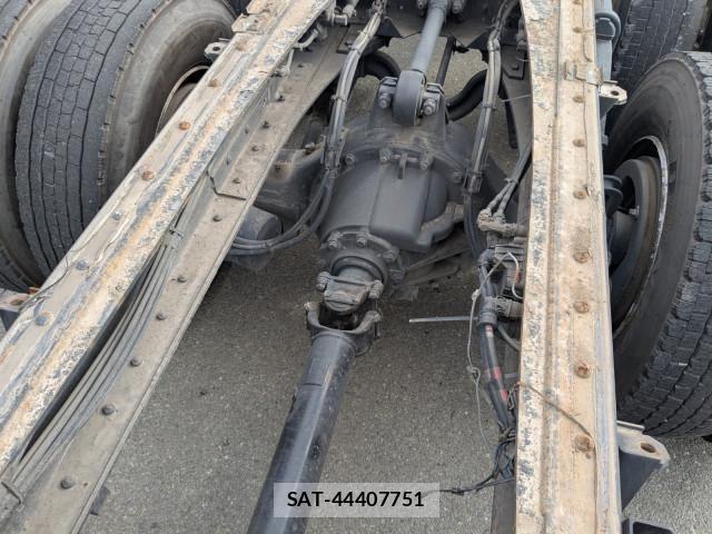 Nissan QUON 2015-08 4111156-18