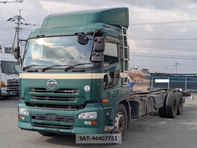 Nissan QUON 2015-08 4111156-1