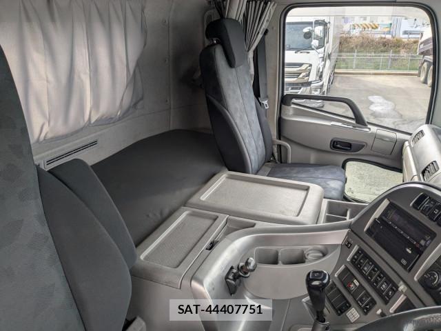 Nissan QUON 2015-08 4111156-21