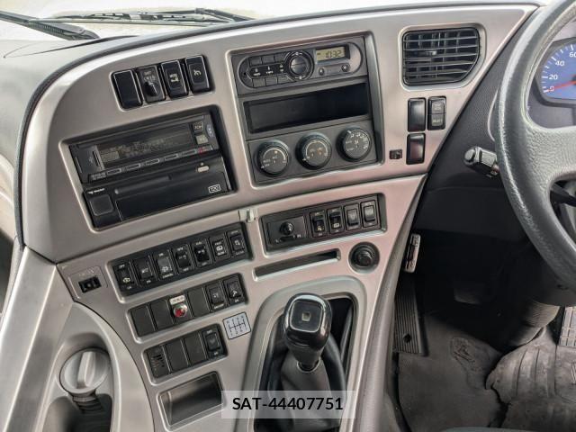 Nissan QUON 2015-08 4111156-22