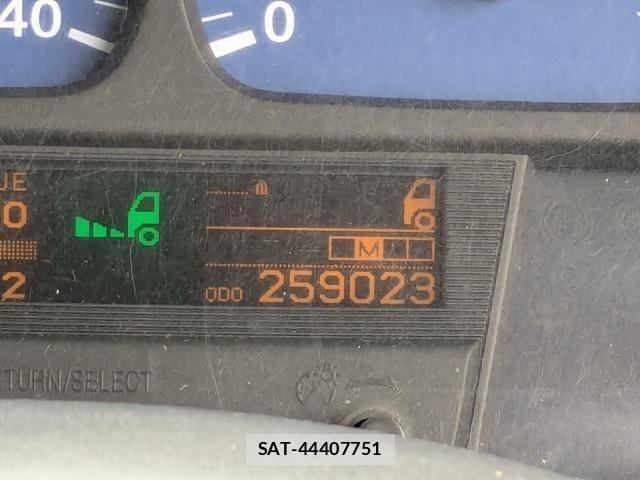 Nissan QUON 2015-08 4111156-23