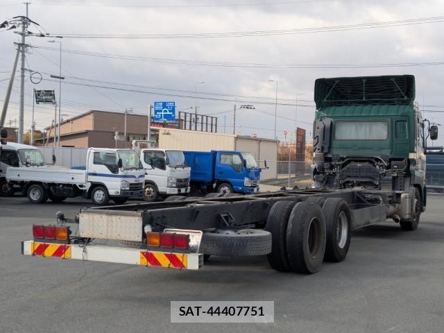 Nissan QUON 2015-08 4111156-3