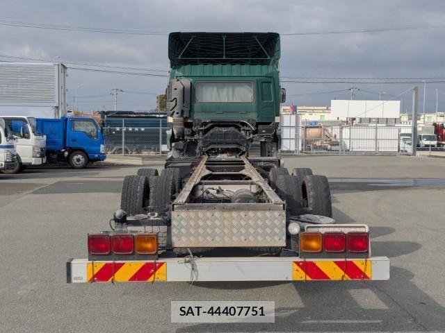 Nissan QUON 2015-08 4111156-6