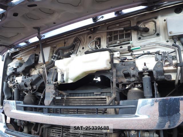 Nissan QUON 2016-02 4111147-9