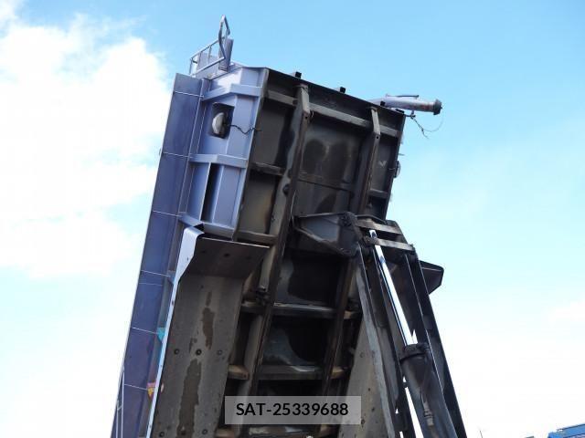 Nissan QUON 2016-02 4111147-15