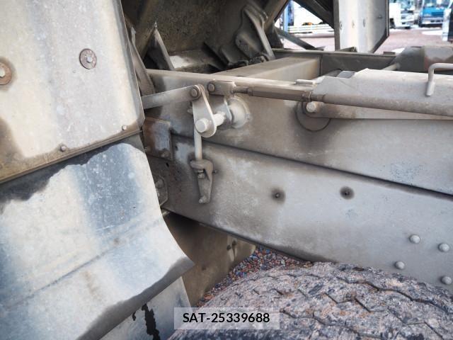 Nissan QUON 2016-02 4111147-20