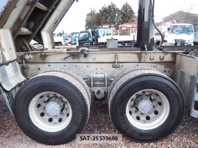 Nissan QUON 2016-02 4111147-22