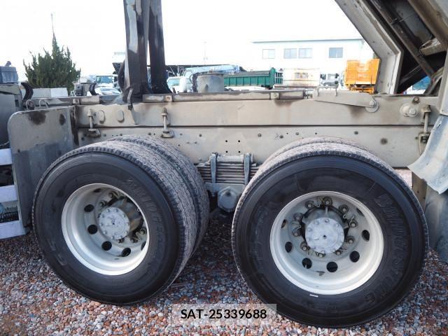 Nissan QUON 2016-02 4111147-25
