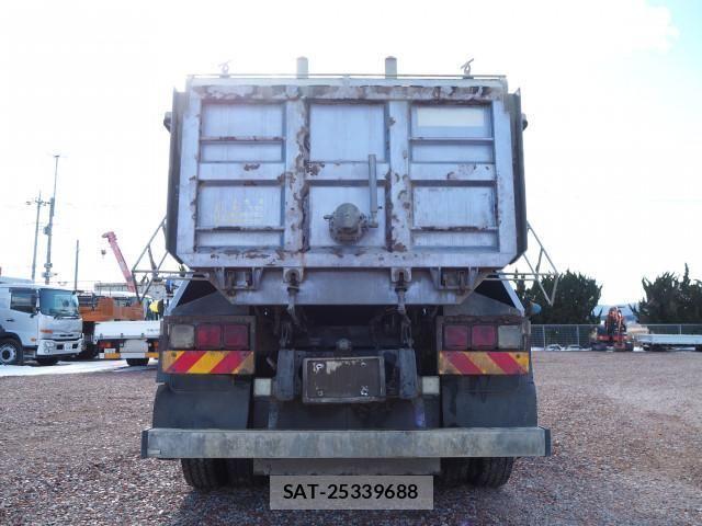 Nissan QUON 2016-02 4111147-3