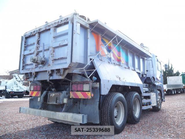 Nissan QUON 2016-02 4111147-4