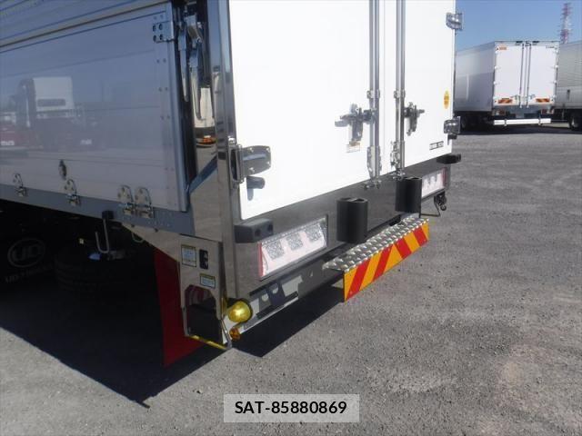 Nissan QUON 2025-03 4640560-13