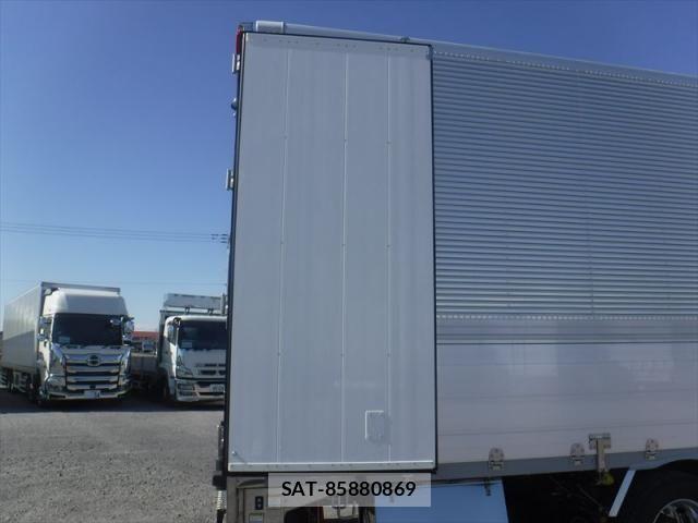 Nissan QUON 2025-03 4640560-15