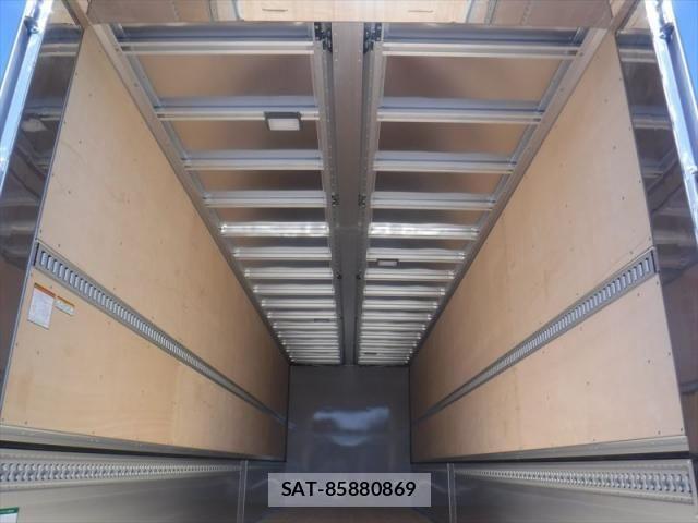 Nissan QUON 2025-03 4640560-21