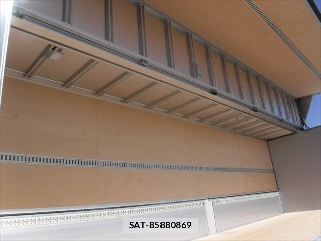 Nissan QUON 2025-03 4640560-27