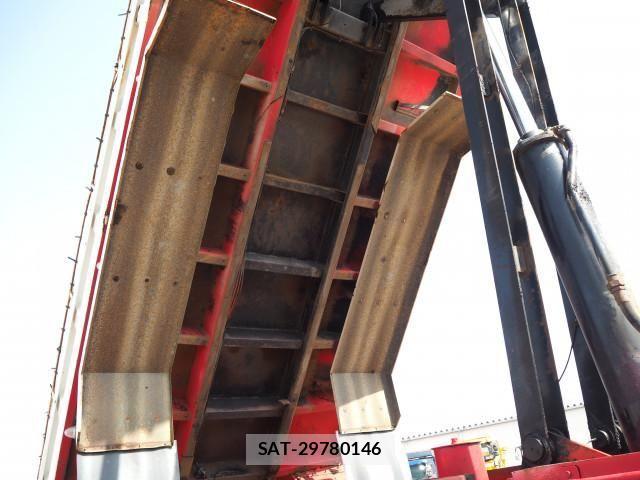 Nissan QUON 2015-10 4757185-12