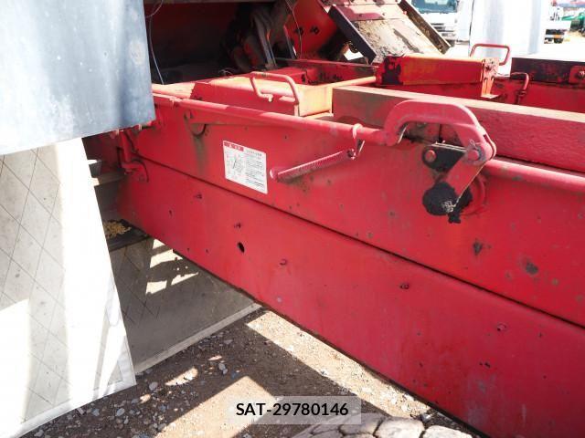 Nissan QUON 2015-10 4757185-21