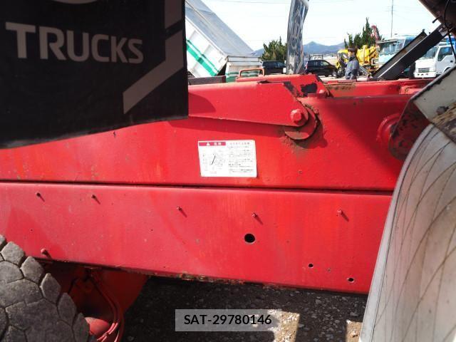 Nissan QUON 2015-10 4757185-27