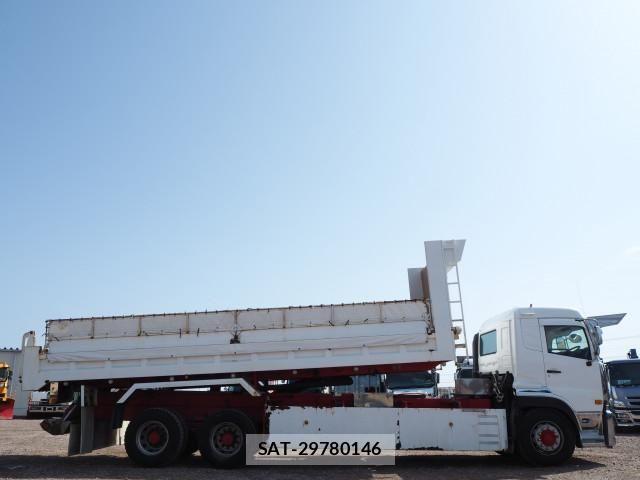 Nissan QUON 2015-10 4757185-5