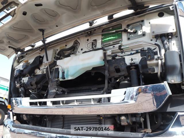 Nissan QUON 2015-10 4757185-8