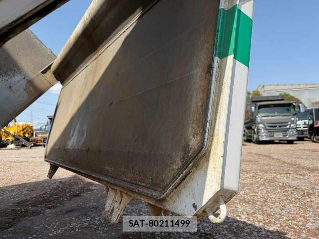 Nissan QUON 2012-08 4757187-13
