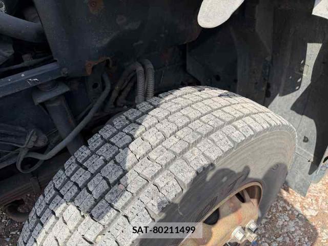 Nissan QUON 2012-08 4757187-15