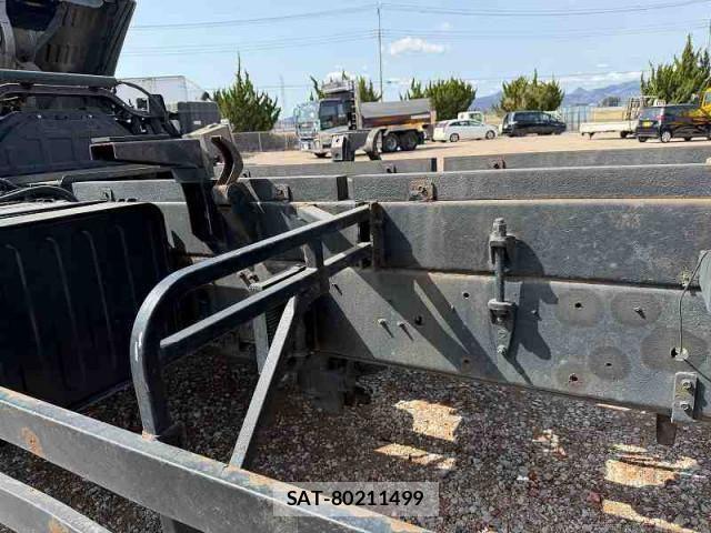 Nissan QUON 2012-08 4757187-17