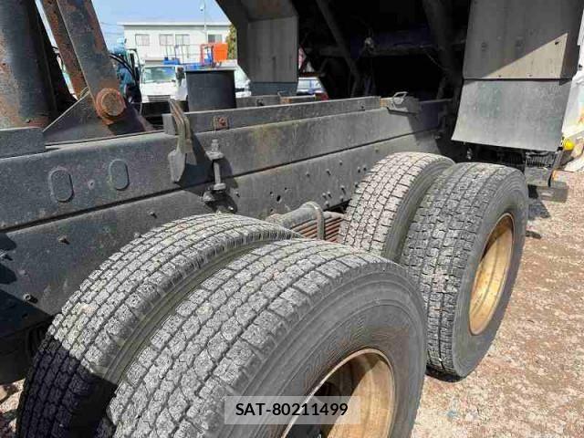 Nissan QUON 2012-08 4757187-18