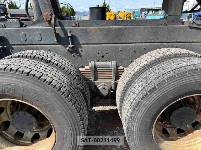 Nissan QUON 2012-08 4757187-19
