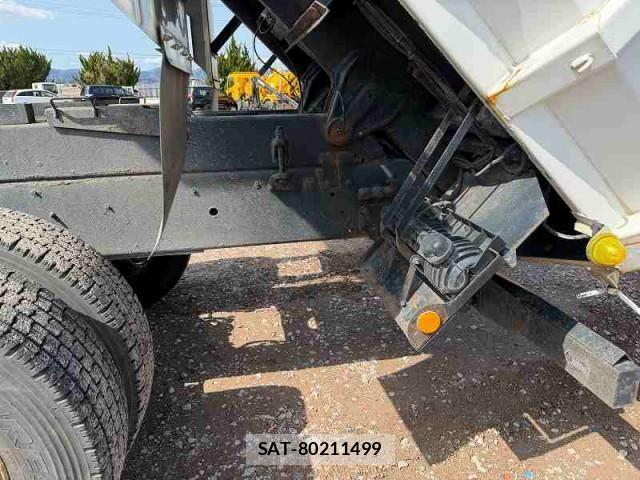 Nissan QUON 2012-08 4757187-20