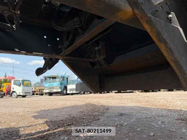 Nissan QUON 2012-08 4757187-22