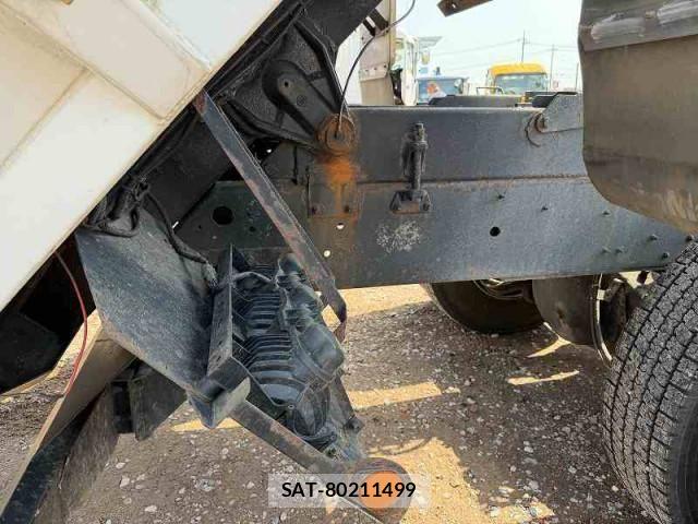 Nissan QUON 2012-08 4757187-23