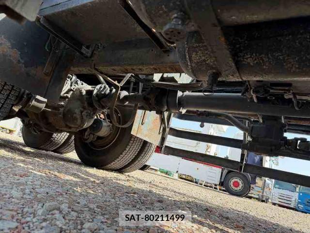 Nissan QUON 2012-08 4757187-27