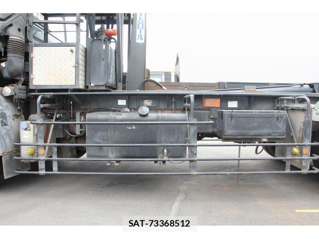 Nissan QUON 2011-08 4757202-15