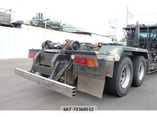 Nissan QUON 2011-08 4757202-16