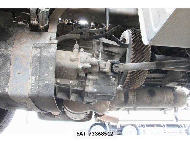 Nissan QUON 2011-08 4757202-17