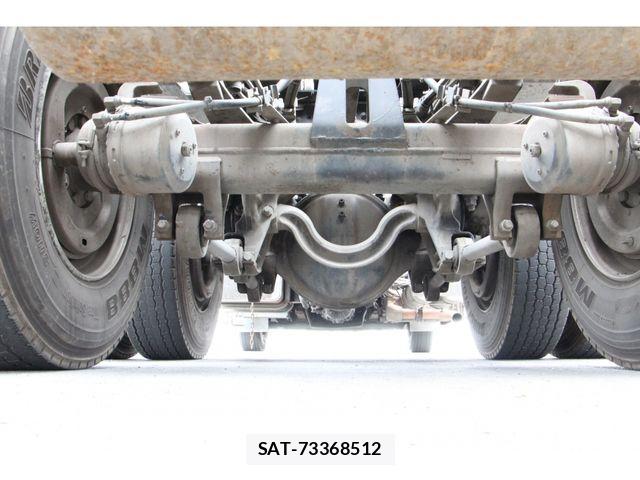 Nissan QUON 2011-08 4757202-18
