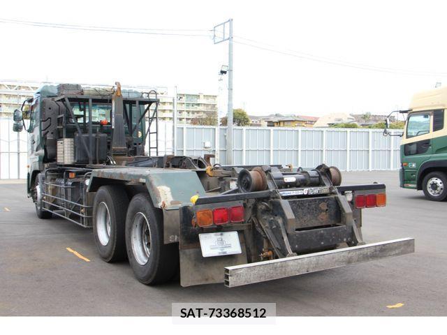 Nissan QUON 2011-08 4757202-3