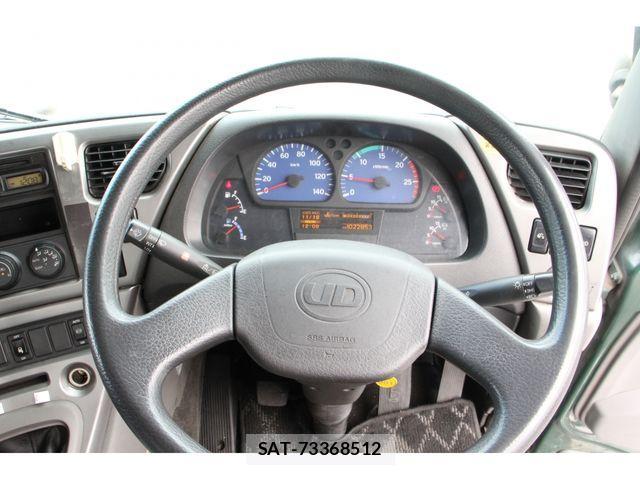 Nissan QUON 2011-08 4757202-7