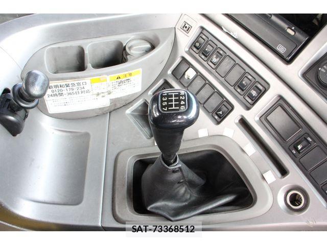 Nissan QUON 2011-08 4757202-8
