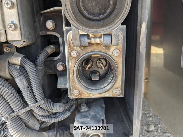 Nissan QUON 2021-05 4978917-23