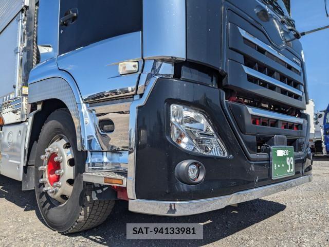 Nissan QUON 2021-05 4978917-27