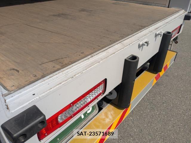Nissan QUON 2025-11 5876204-9