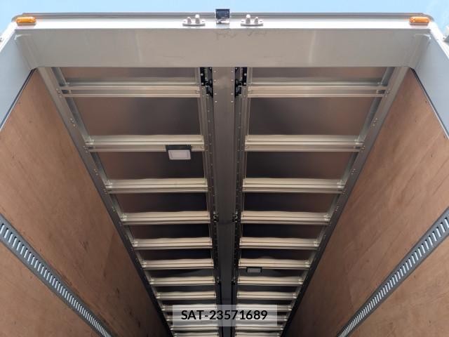 Nissan QUON 2025-11 5876204-10