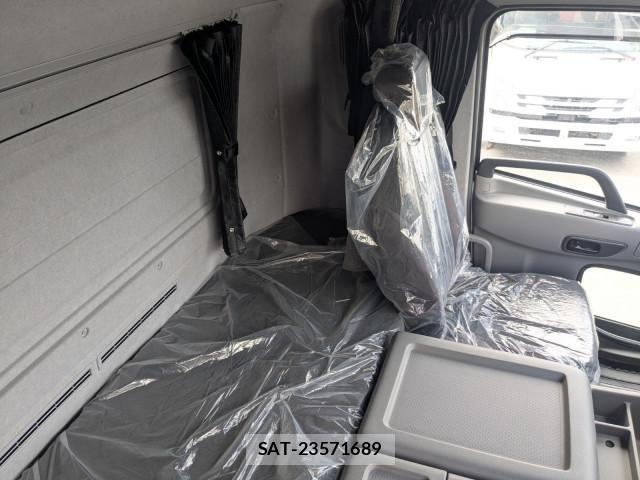 Nissan QUON 2025-11 5876204-24