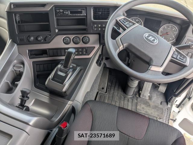 Nissan QUON 2025-11 5876204-25