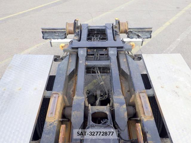Nissan QUON 2012-11 5876213-10