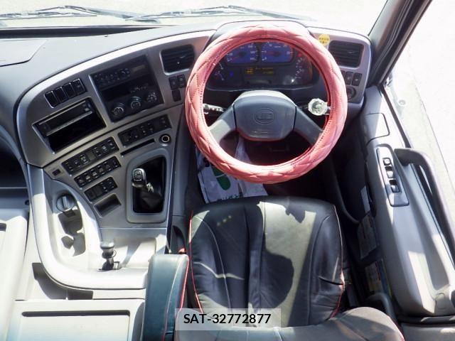 Nissan QUON 2012-11 5876213-12