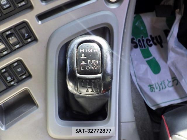 Nissan QUON 2012-11 5876213-13